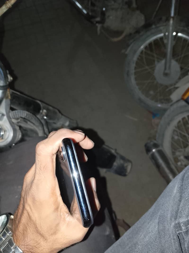 Apple iPhone X 4