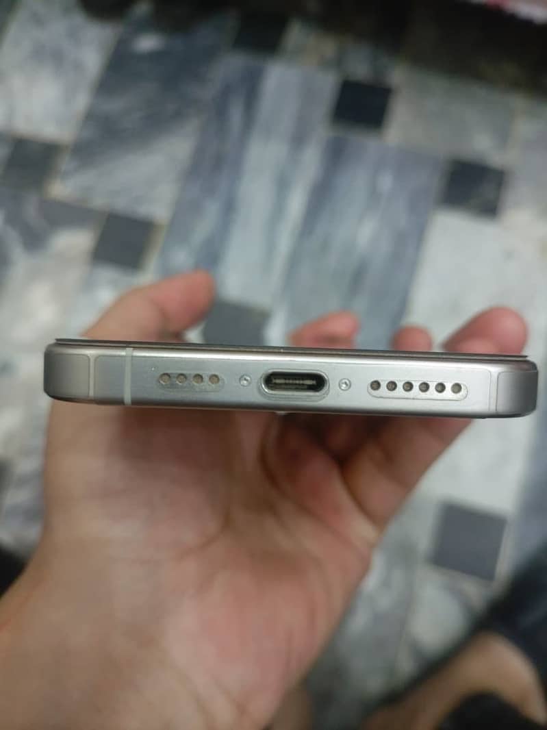 iPhone 15 Pro Max 1