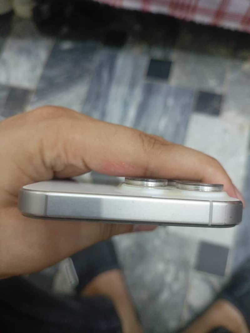 iPhone 15 Pro Max 2