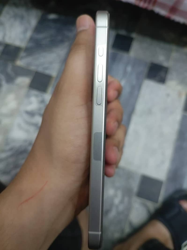 iPhone 15 Pro Max 5