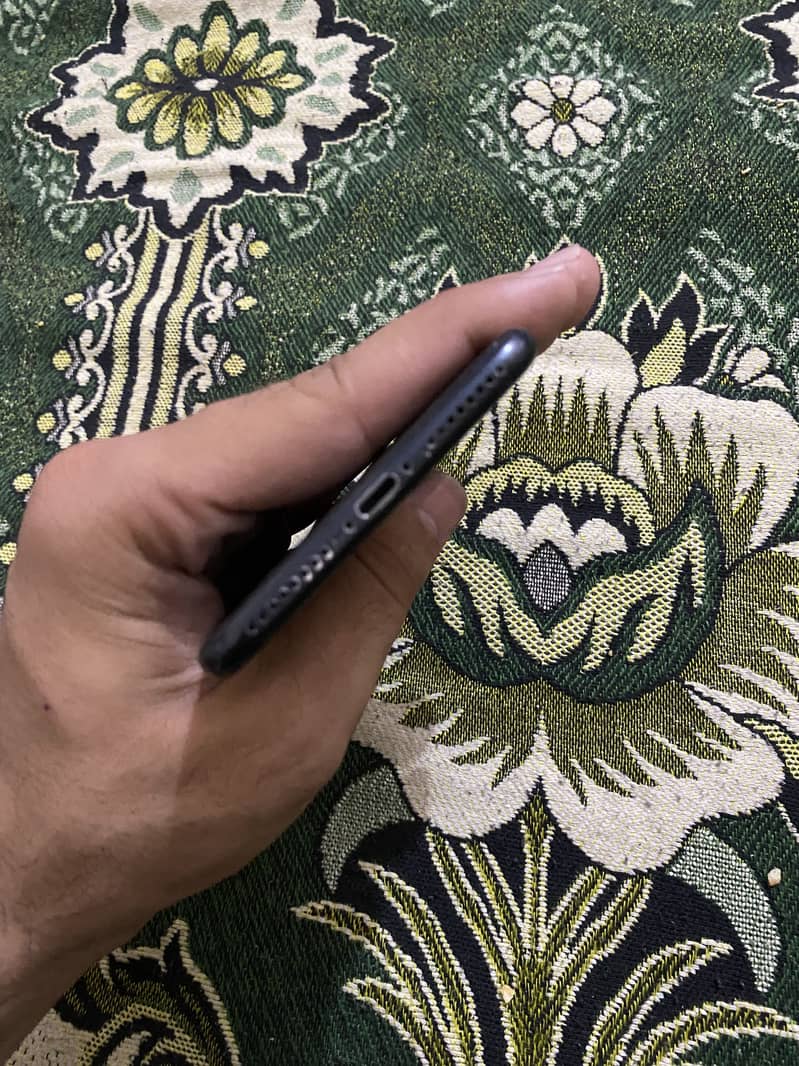 Apple iPhone 7 Plus 5