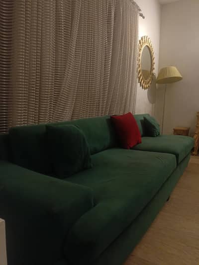 L shaped sofa, with 2 chairs and centre table