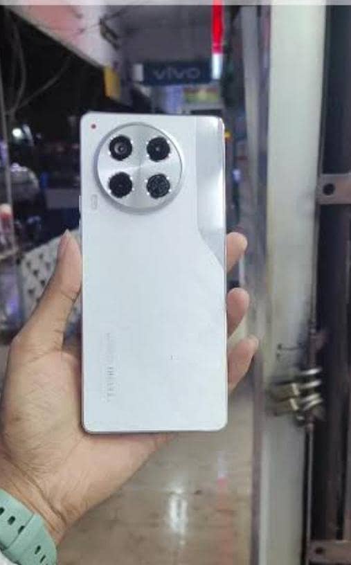 Tecno CAMON 30 1
