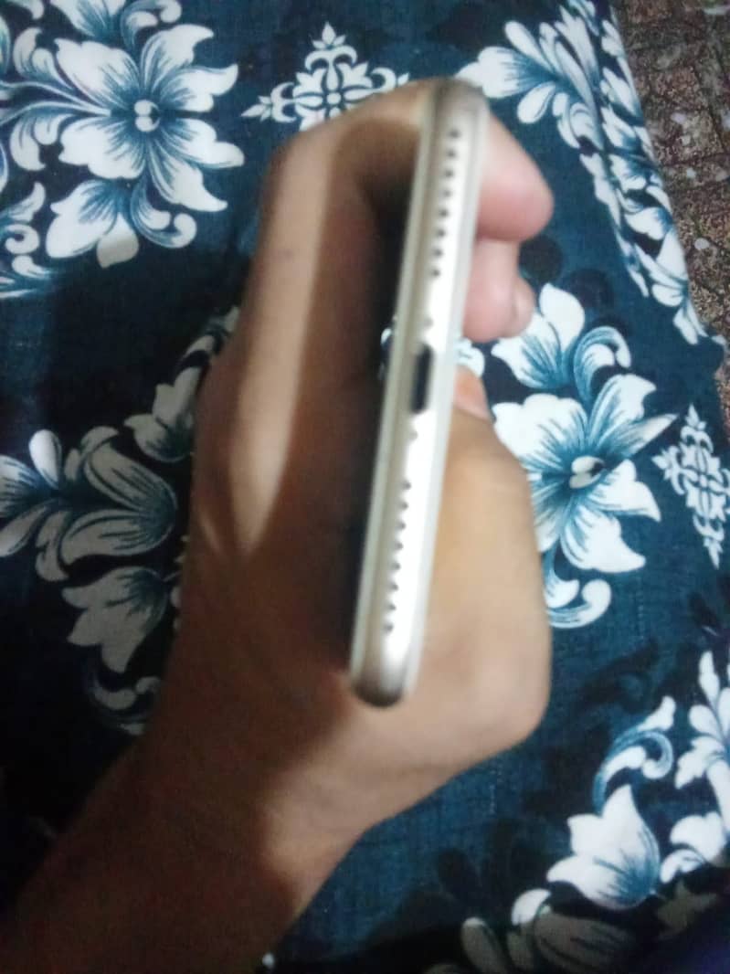 Apple iPhone 7 Plus 3