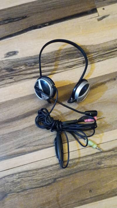 A4Tech HS-5P Headphones.
