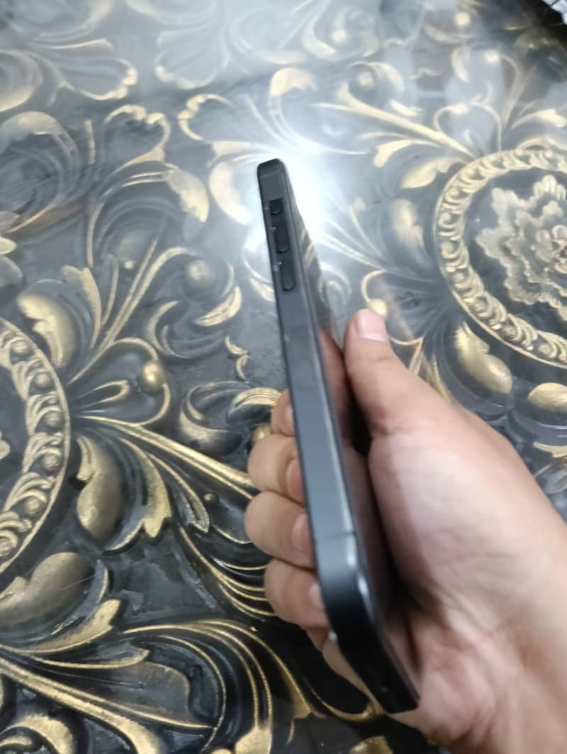 Apple iPhone 15 Pro 3
