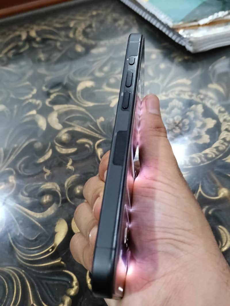 Apple iPhone 15 Pro 4