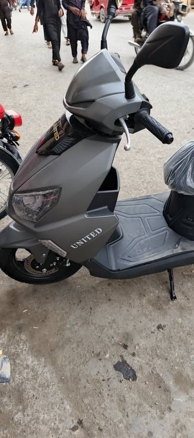 United 100cc scooty
