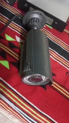 یہ اچھی حالت میں 4 کیمرہ ایک ڈی وی آر ہے۔