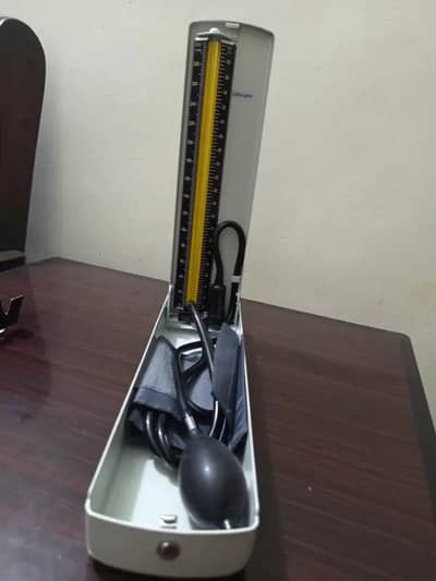 Blood pressure machine ( Lifecare)