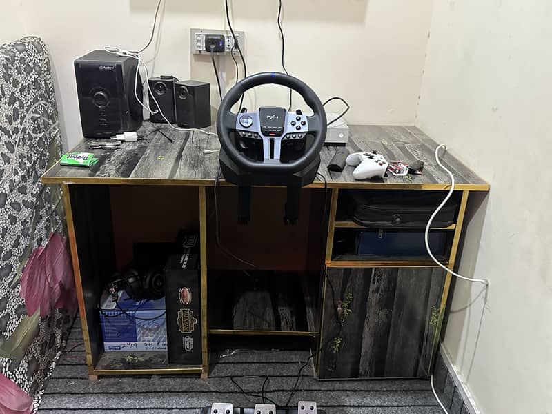 Computer table 0