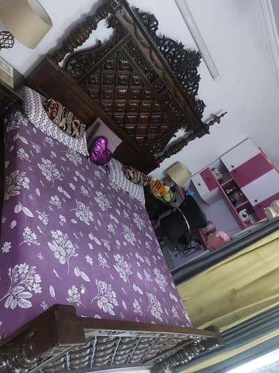 King size Bed wid 2 side table. 1 Dressing table. 2 coffee chair and Tab