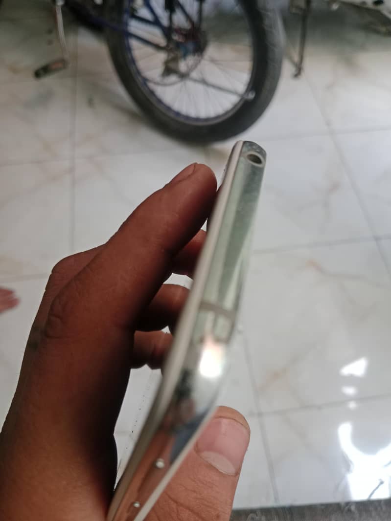 Sharp Aquos R2 3