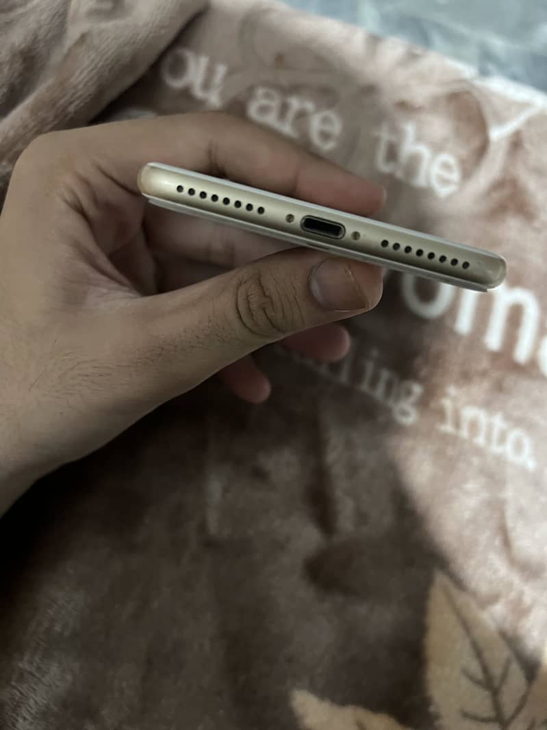 Apple iPhone 7 Plus 3