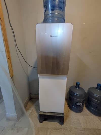 water dispenser for urgent sale 10/10 condition