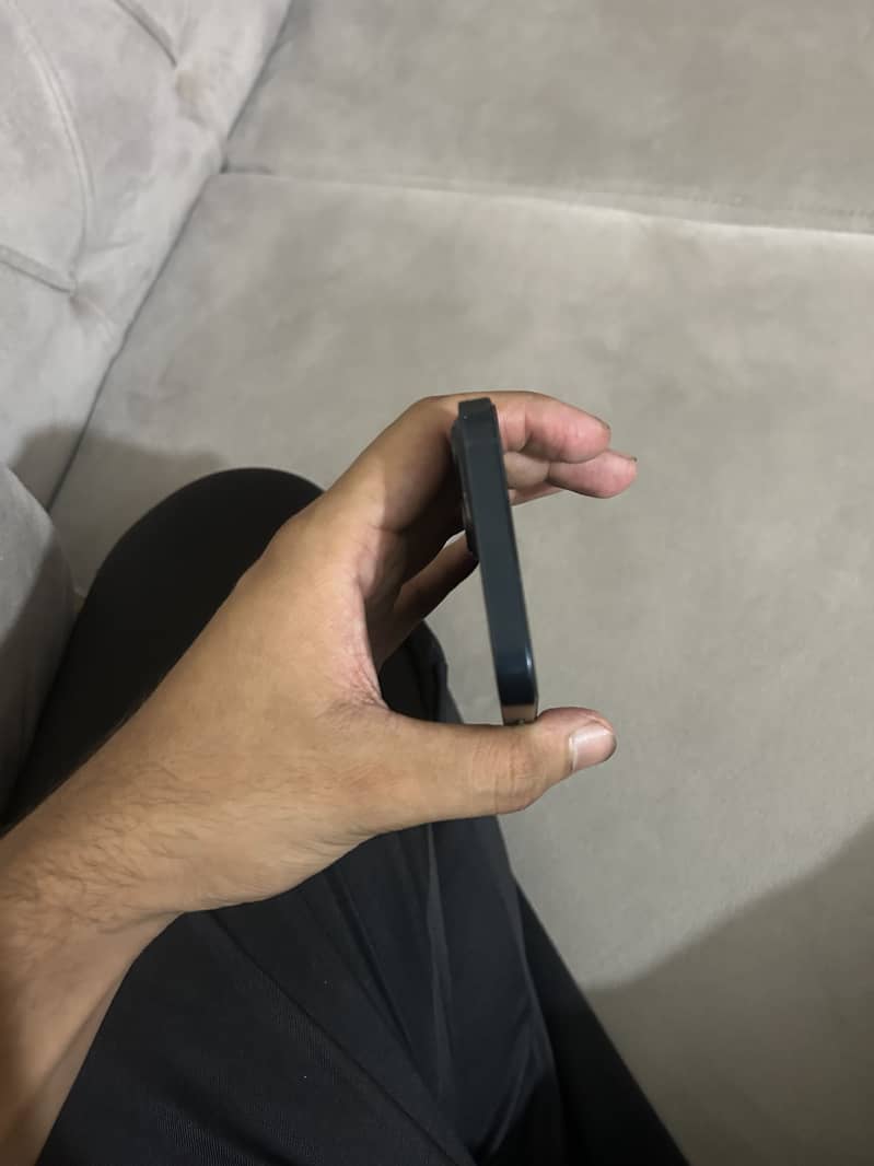 Apple iPhone 13 6