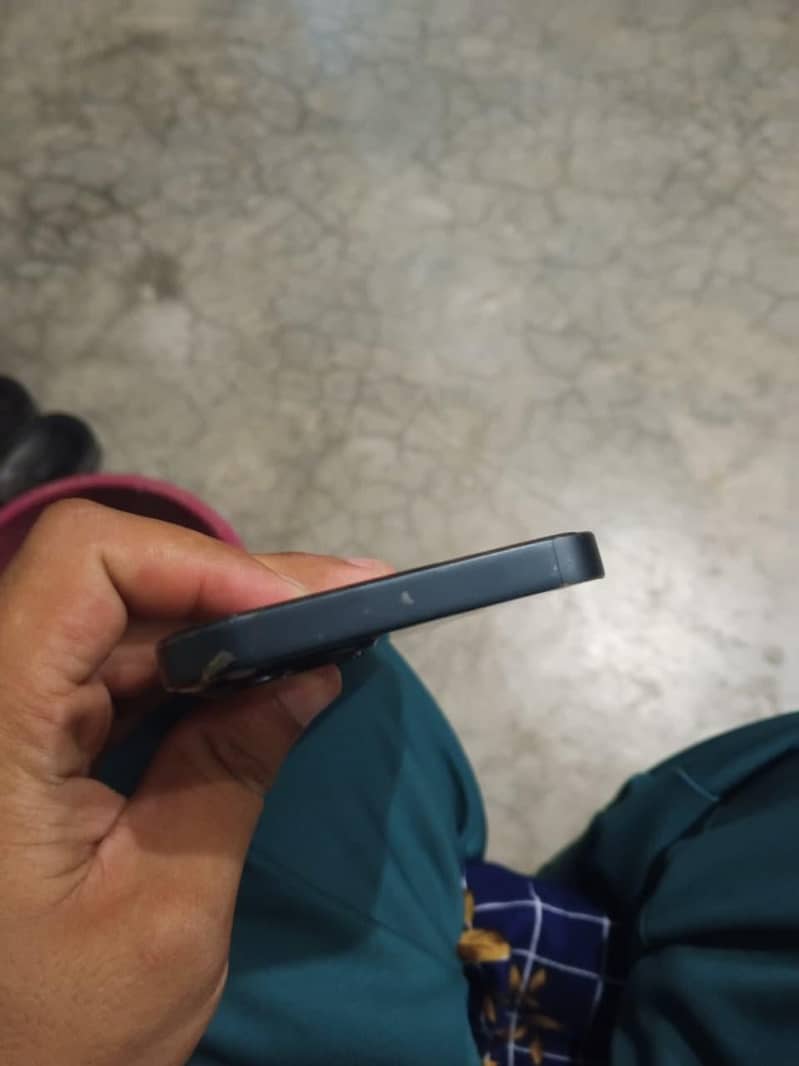 Apple iPhone 13 1