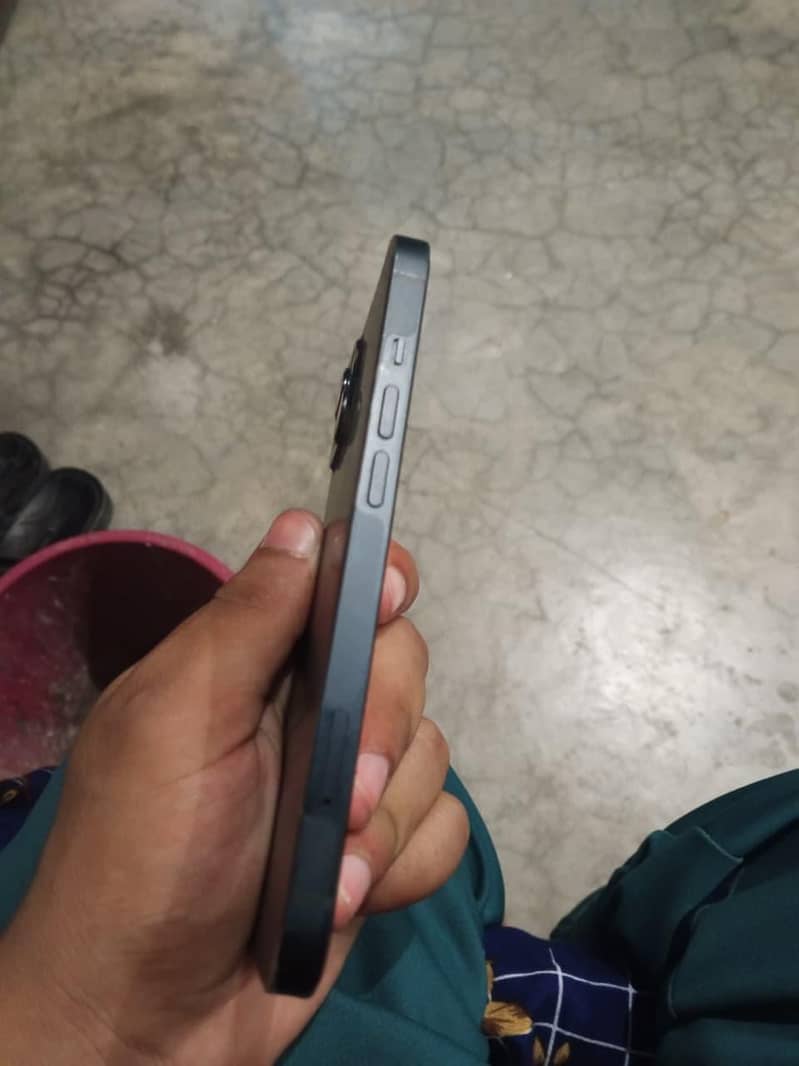 Apple iPhone 13 2