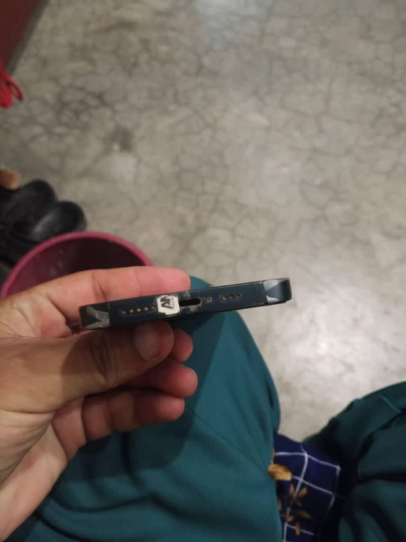 Apple iPhone 13 3