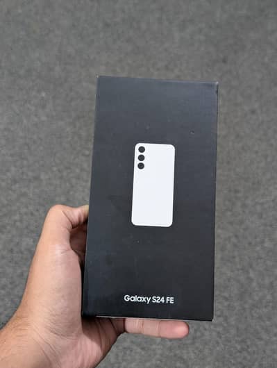 Samsung Mobile S24 fE