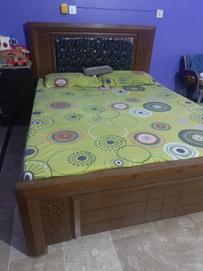 queen size bed 2