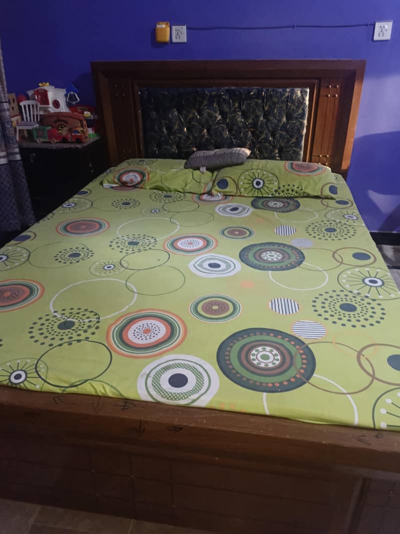 queen size bed 4