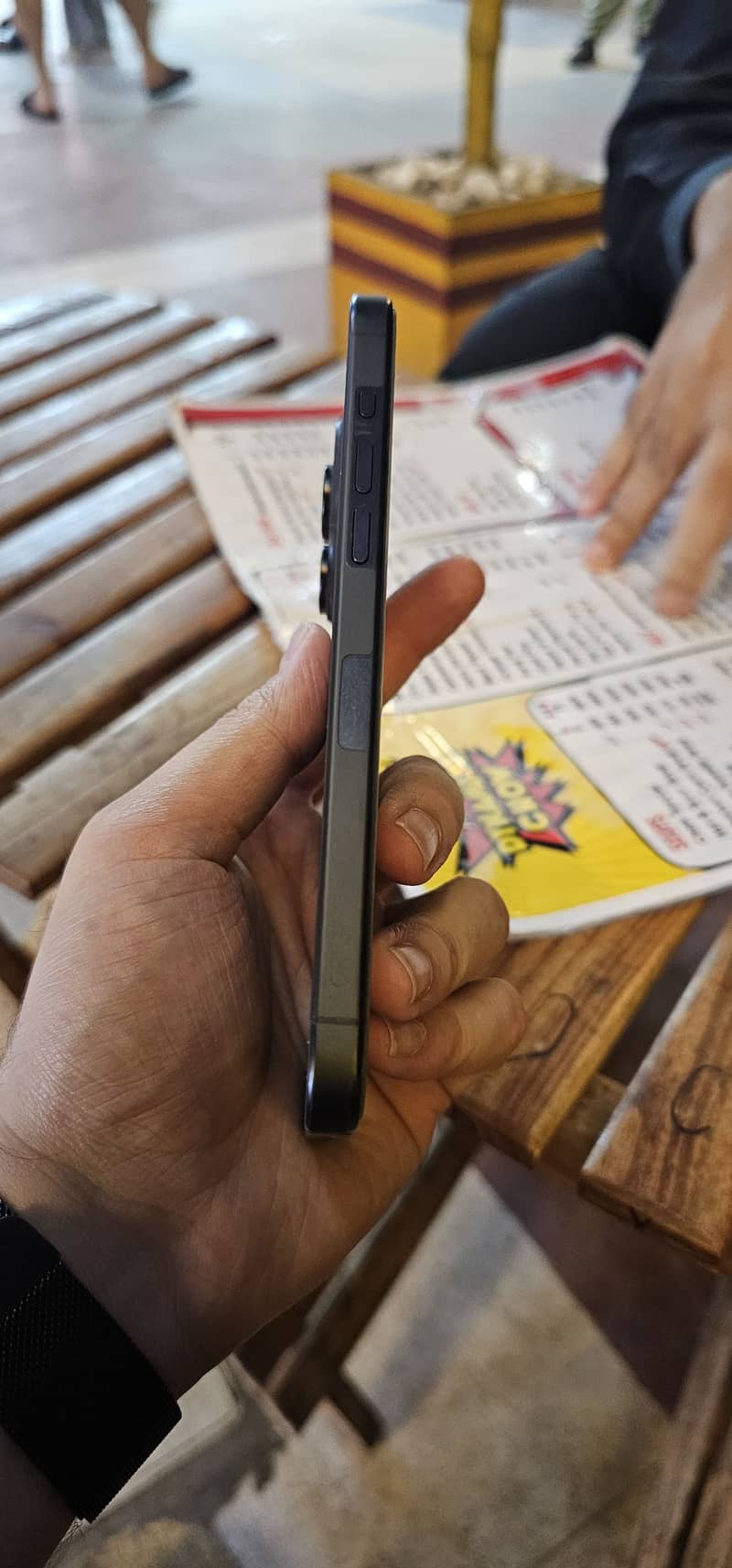 iPhone 15 Pro Max 4