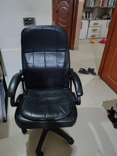 Office workstation with Office Executive Chair . .