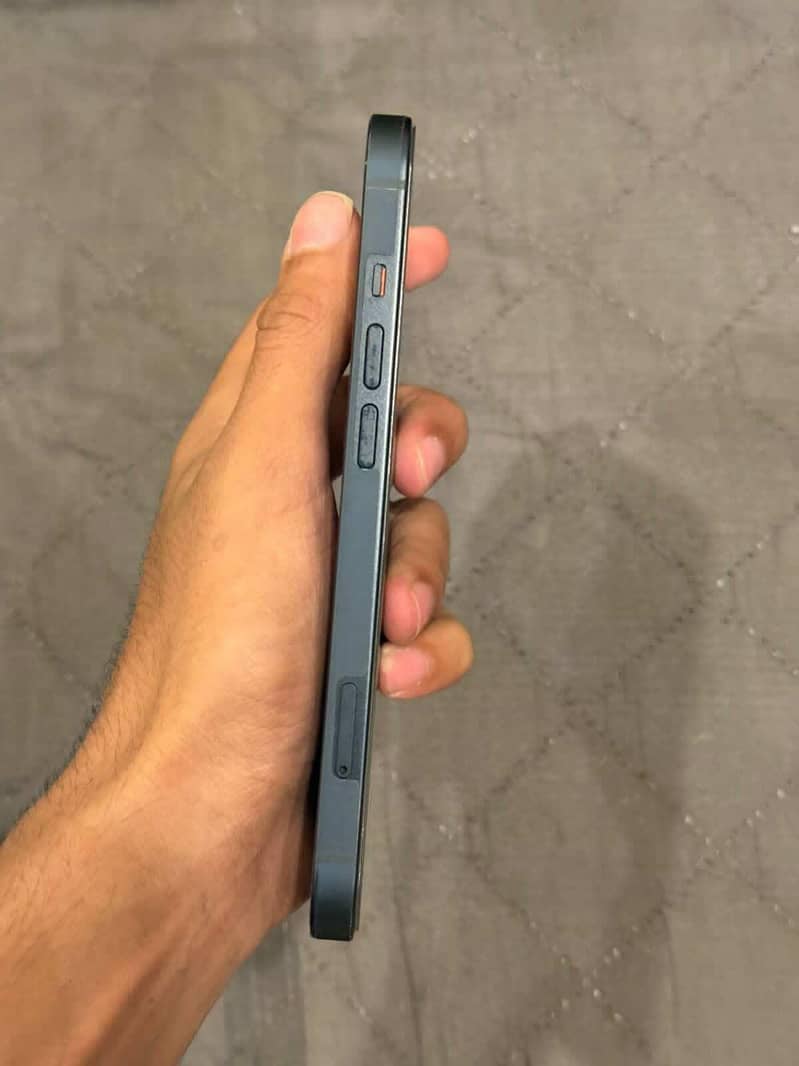 Apple iPhone 13 2