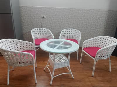 chairs with table in excellent condition