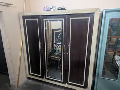 3 doors wardrobe
