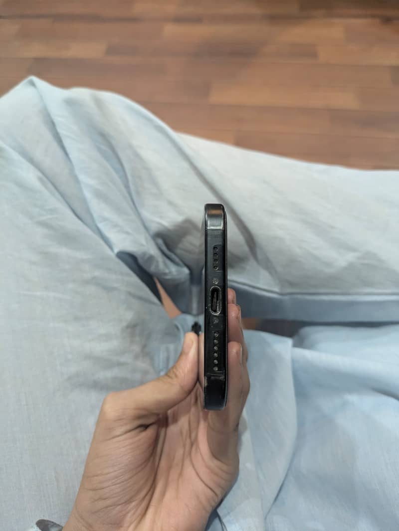 Apple iPhone 15 plus 4