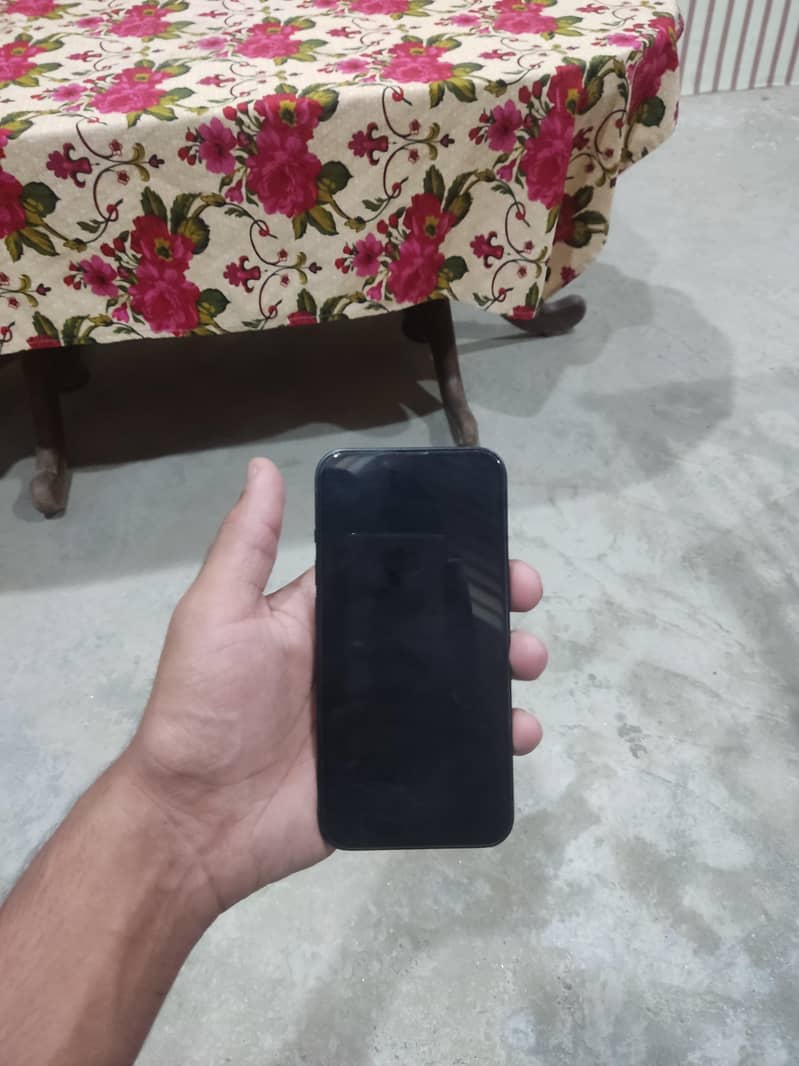 Apple iPhone 13 1