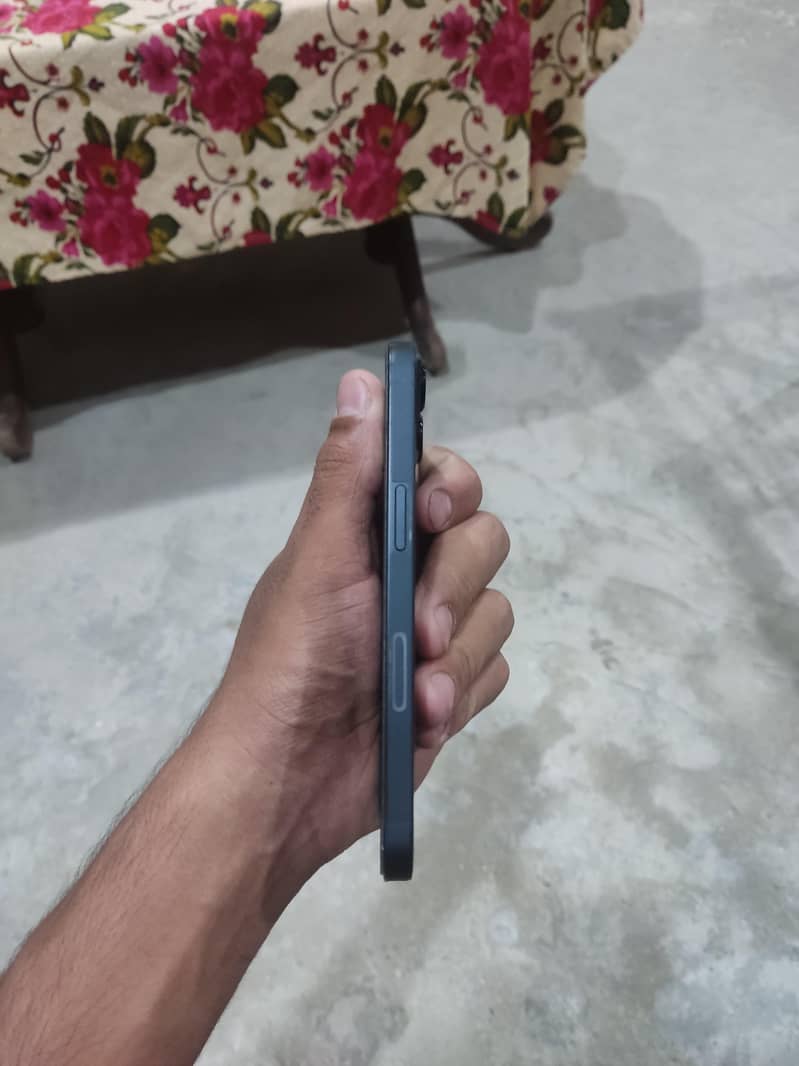 Apple iPhone 13 4