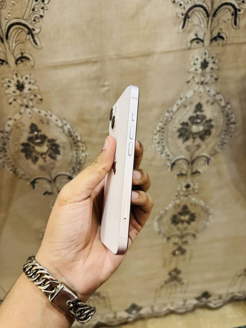 Apple iPhone 13 2