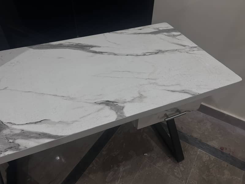 Computer Table 0