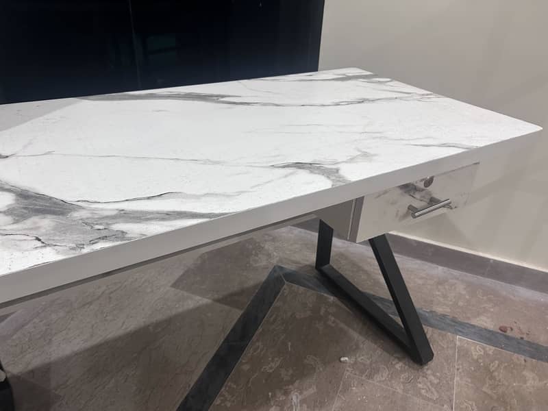 Computer Table 1