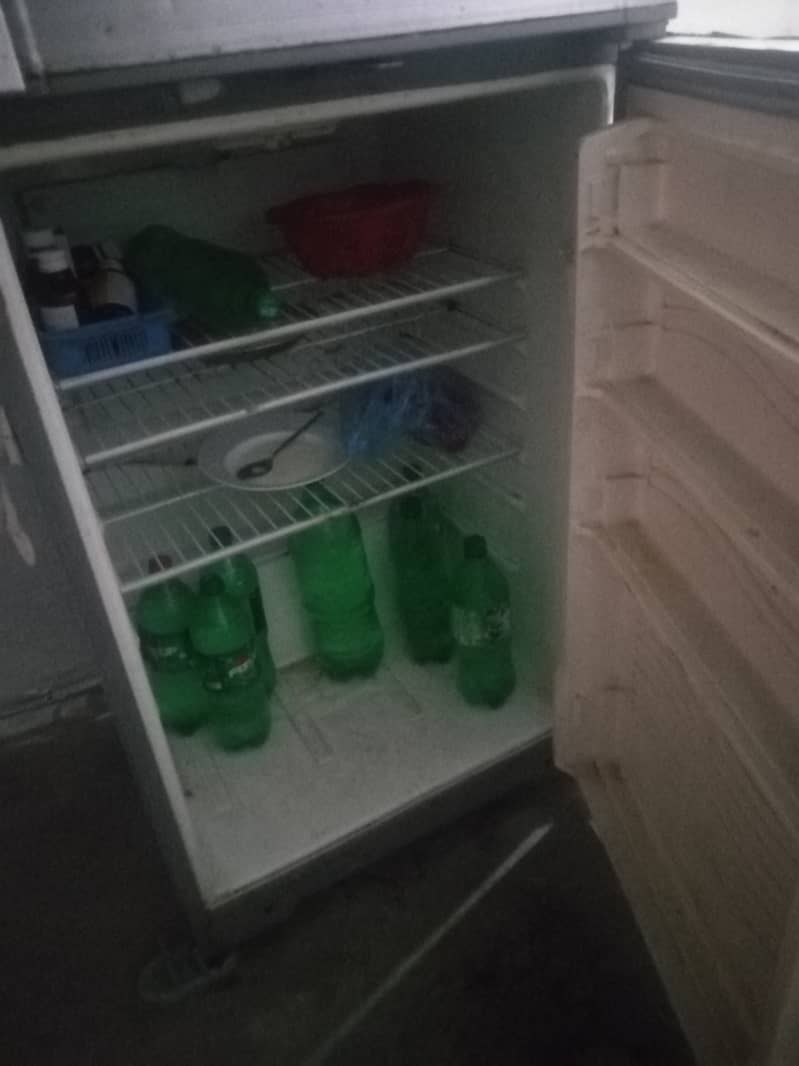 Medium fridge 4