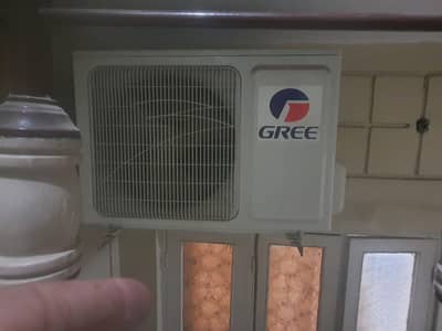 Gree Non inverter split ac