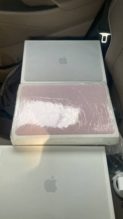 Macbook Neo Box Pack
