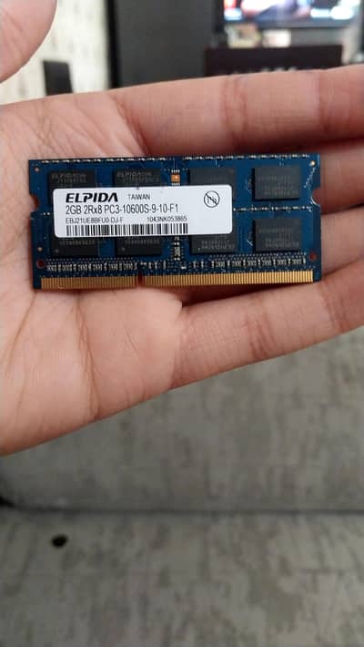 Elpida Ram 2 sticks of DDR3 laptop ram each 2GB [total  4 GB ]