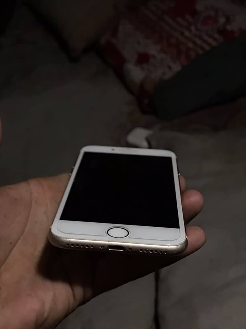 Apple iPhone 7 3