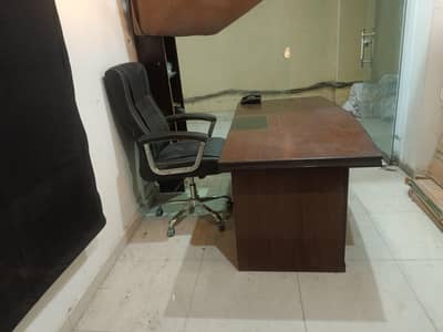 exacting chair with table