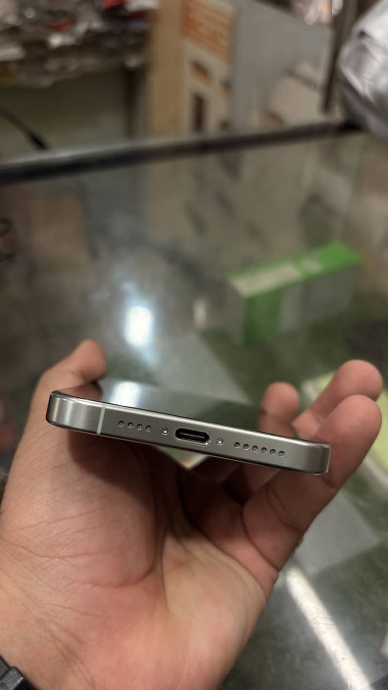 iPhone 15 Pro Max 2