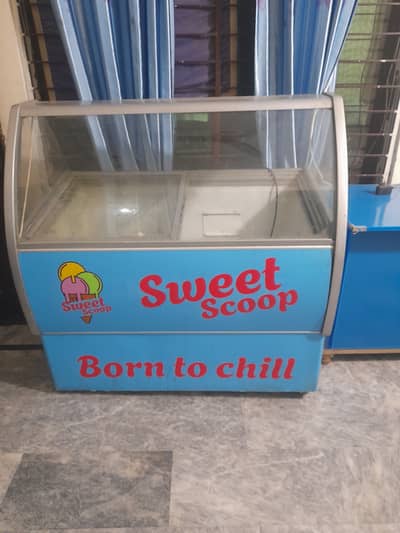 ice cream display 9 flavours