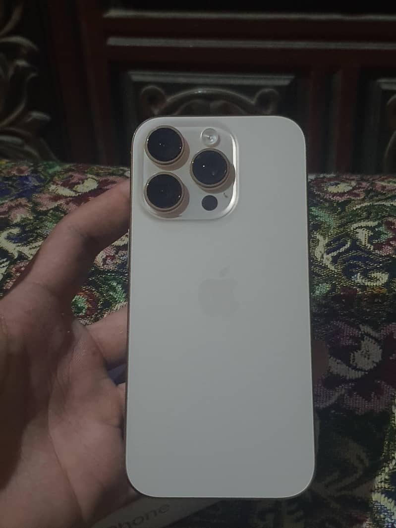 Apple iPhone 16 Pro 1