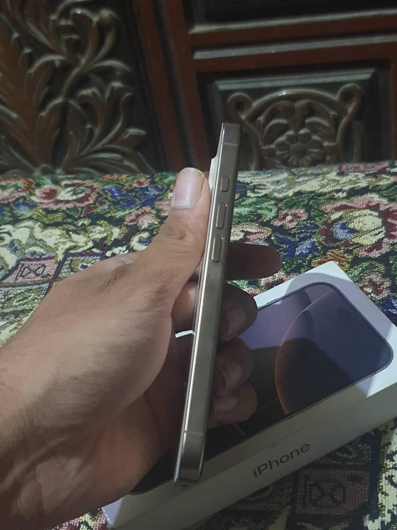 Apple iPhone 16 Pro 4