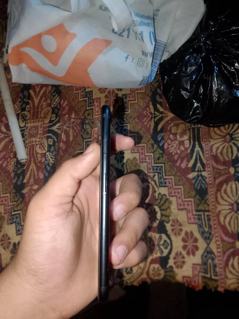 Apple iPhone 7 3