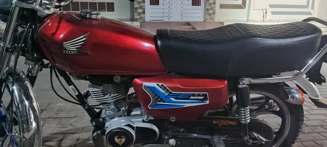 125 2024 Tanki sidecover