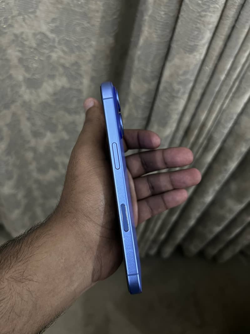 Apple iPhone 16 2